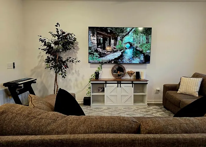 Modern Stylish Retreat Near *
