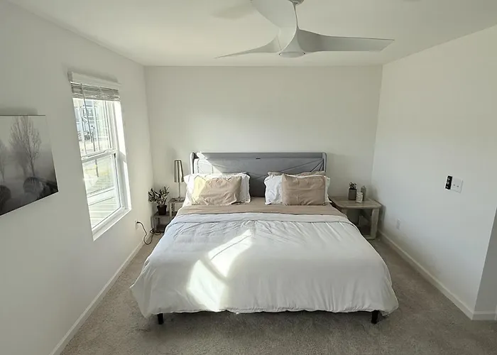 Modern Stylish Retreat Near *