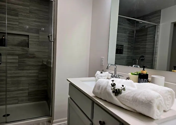Modern Stylish Retreat Near *