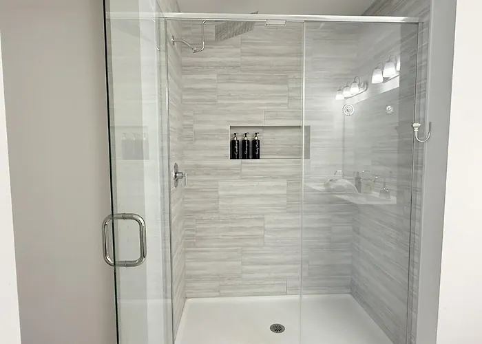 Modern Stylish Retreat Near * Winston-Salem